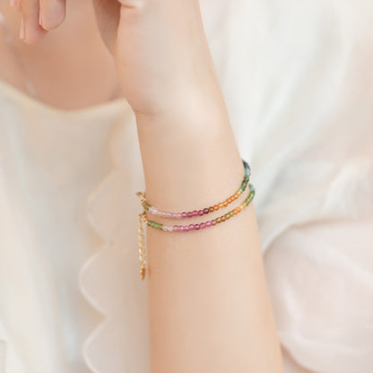 Bracelet extra fin en petite tourmaline arc-en-ciel de 2 mm